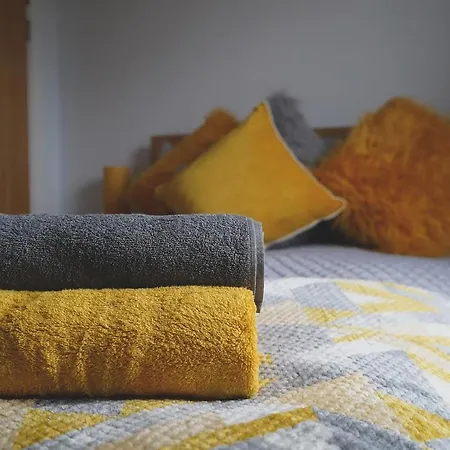 Contemporary - Bristol City Centre Apartment Бристоль