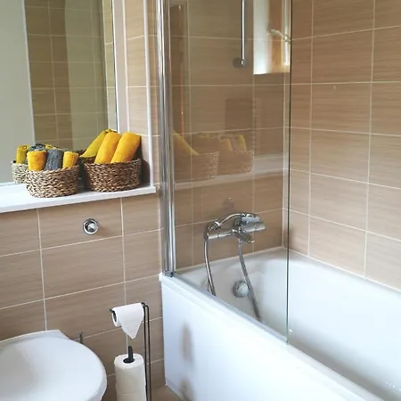 Contemporary - Bristol City Centre Apartment *