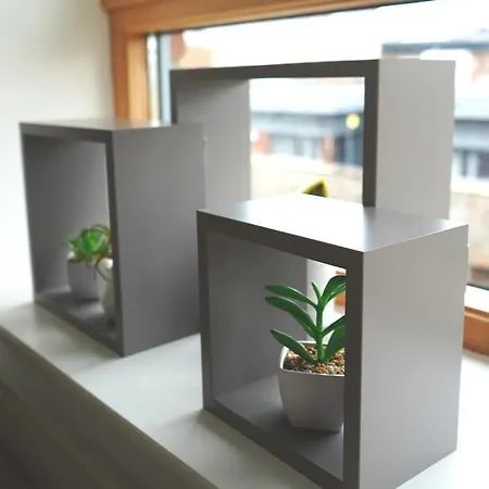 Contemporary - Bristol City Centre Apartment Бристоль