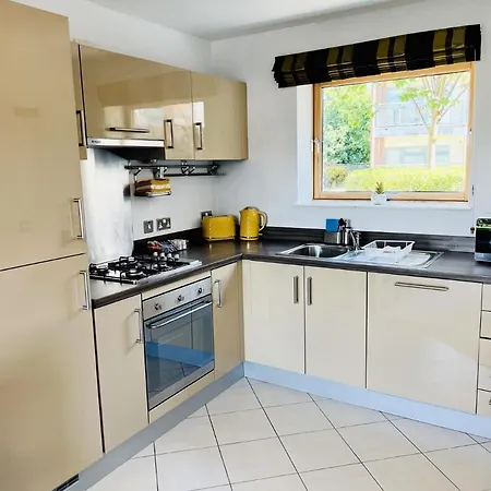 Contemporary - Bristol City Centre Apartment Бристоль