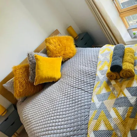 Contemporary - Bristol City Centre Apartment Апартаменти
