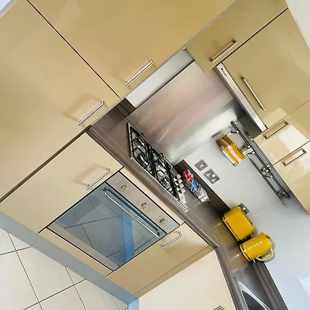 Contemporary - Bristol City Centre Apartment Апартаменти *