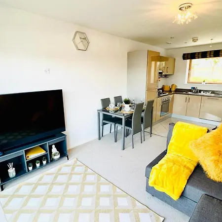 Contemporary - Bristol City Centre Apartment